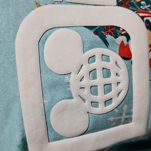 3 for $30 ❄️ Disney World Holiday Spirit Jersey Small - Picture 5 of 8